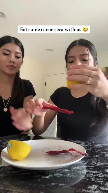 My mouth is watering watching this 😋 #fypシ #fyp #food #carne #snack #takis #taki #takicarneseca #comida #lemon #lime #mukbang #funny #comedy #crave #spice #mexican #hispanic 