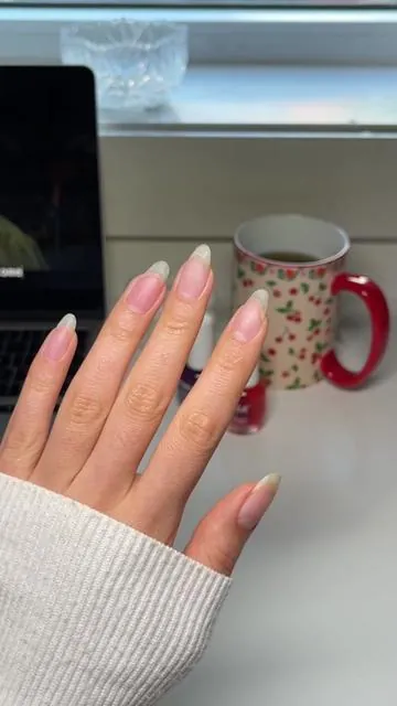 barely there vibes in between my manis <3✨ @Probelleofficial 💓 #nailglow #nailglowplus #jellynails #healthynails #nailstrengthener #strongnails