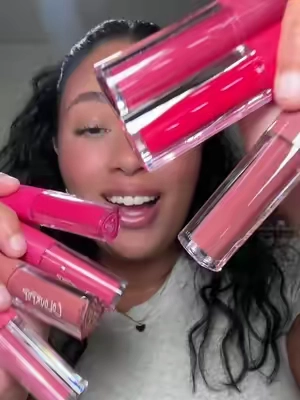 Glossy Lip Stains 😍🩷🫶🏽 @ColourPop Cosmetics #hydrapop #colourpopcosmetics #glossylipstain #lipstains #lipcombo #BeautyTok #tiktokshopsuperbrandday #dealsforyoudays #tiktokshopcreatorpicks #colourpophydrapop #lipstain 
