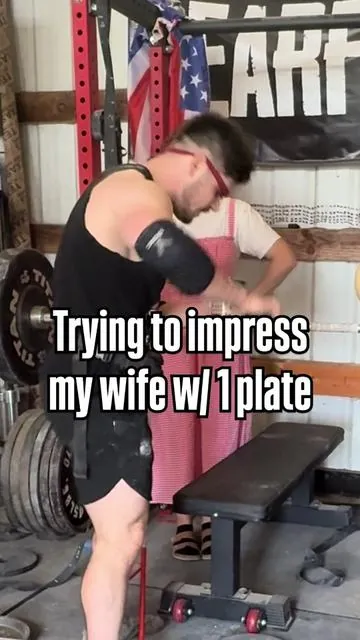 Tried to impress my wife with a 1 plate bench press DM me “BUSY BEAST” to build the physique and strength you need to impress your (future) wife/girlfriend no matter what life throws at you 🫡 Use code BLIND to support and save: @Psycho_Pharma @Bearfoot Shoes @Barbell Apparel @Boostcamp App @Stoic Performance  #gym #gymmotivation 