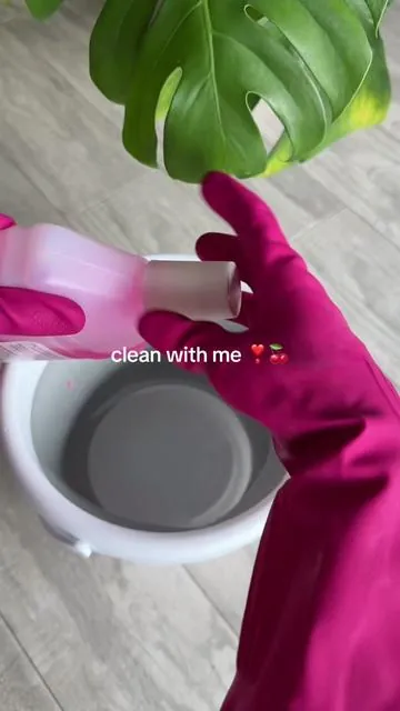Cleaning with this duster head just got easier ❤️✨ these are only for the original ocedar mop stick 🍒 #clean #cleaning #cleaninghacks #cleaningmotivation #cleaningtips #mop #dusting #cleaningtiktok #limpiando #limpieza #CleanTok 