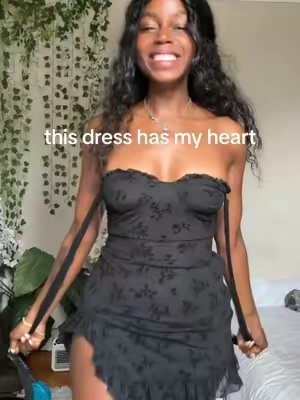 I love a yxes and cute fusion omgggggg. and to do that in a little black dress ?!?! fashionnova is for the mfn girliesss 🤏🏾🤏🏾🤏🏾🤏🏾 #fashionnova #juliaflockeddress