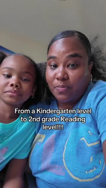 These phonics flashcards build strong reading skills for kids ages 4-8! #phonicsflashcards #phonics #homeschool #kindergarten #momlife #reading #kidsreading 