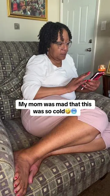 My mom was pissed this was so cold🤣❄️ #coolingblanket #coolingblankets #blanket #menopause #hotflashes #nightsweats 