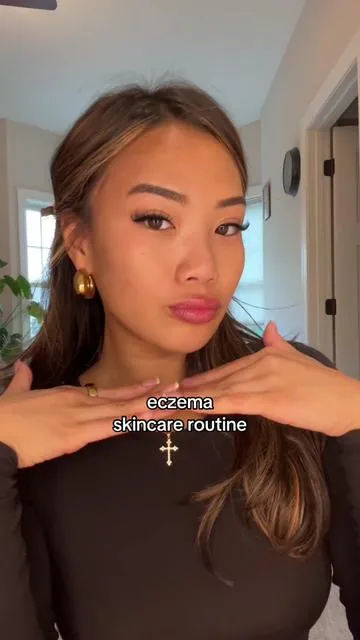 These are the products that have helped restore my skin barrier and hydration! Eczema is so hard to deal with, when I had flareups, I only used the @Marin Skincare lobster cream! I cant believe i looked like that omg, I have been doing a lot of inner work so it doesn’t come back hopefully✝️❤️‍🩹 @LaRochePosayUS @TIRTIR Inc. @medicube global @medicube_us @TORRIDEN US @Isntree US #eczemaskincare #eczemaflareup #eczema 