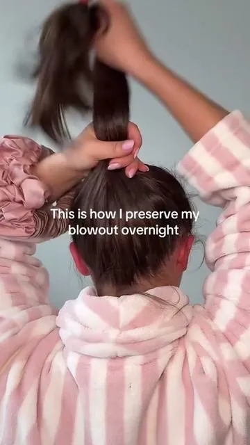 If you wake up with bedhead this is your sign to get a sleepy tie #haircare #blowout #overnighthair #heatlesshair #sleepytir #beautymusthaves 