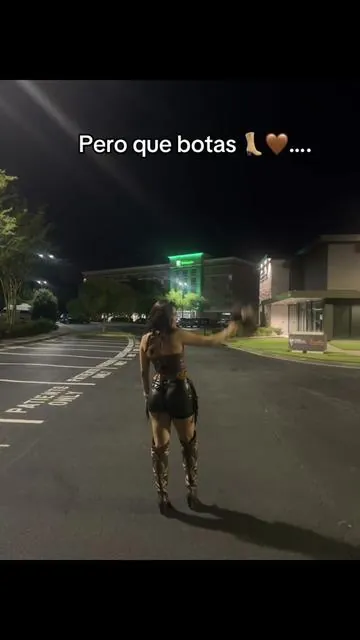 Botas 👢🤎#fyp #norteña #ranchera #rancherasmexicanas #tiktokshop #vaqueraoutfits #outfit #mujeres 