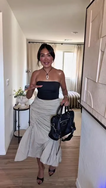 This neutral skirt is anything but basic 🤍 The unique shape makes it a statement on its own — dress it up with heels for a girly look or keep it casual with sneakers and a tee. It’s the kind of piece you’ll reach for again and again ✨ #NeutralOutfit #SkirtStyle #EffortlessFashion #WardrobeStaples #VersatileStyle #OutfitInspo #MinimalistFashion #TikTokStyle #OOTD #GrungeMeetsGirly #ClosetEssentials #ViralOutfitIdeas #StyleYourWay