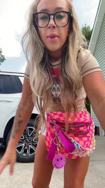 OMG this orange and pink checkered!! #goldblush #crossbody #bumbag #checkered #pink #bagchains #bagaccessories #bagcharms #accessorize #obsessedwithit #crossbodybag #goldblushbumbag 