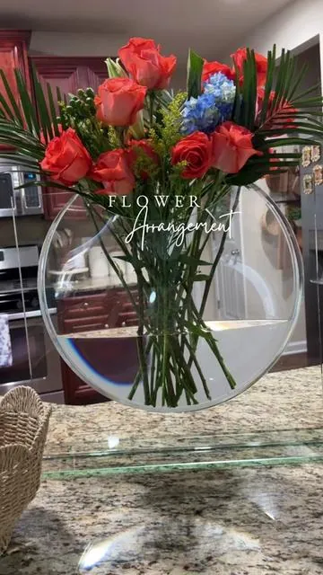 Summer Flower Arrangement in my Z Gallerie Vase♥️  #freshflowers #flowers #roses #flowerarrangement #flowerbouquet #homedecor #wedding #babyshower #centerpiece #viral_video #summer #summervibes 