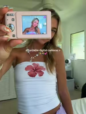this camera comes with everything you need and is SO CUTE #digitalcamera #vintagecamera #tiktokshopdeals #tiktokshopfinds 