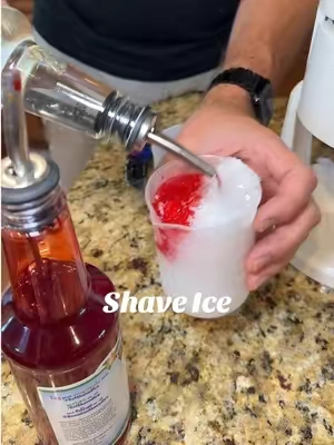 Nothing beats shave ice on a hot day! #snocone #snowcone #shaveice #shavedice #icee #dealsforyoudays #summertreats #summertreat #snowconemachine 