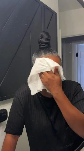 Say it ain’t so 🤢 #dealsforyoudays #tiktokshopcreatorpicks #DisposableFaceTowel 