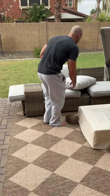 Are grey sweatpants ever NOT a good idea? #sweatpants #comfyclothes #tiktokshopcreatorpicks #dealsforyoudays  