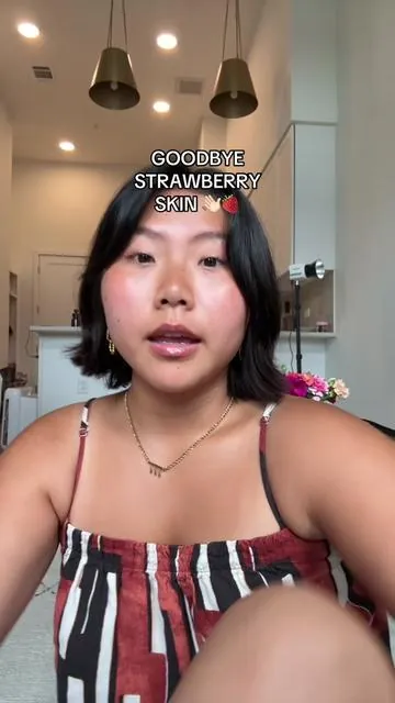 no more strawberry legs thanks to @Naturium 👋🏻🍓 #naturiumkpscrub #naturium #naturiumbodywash #keratosispilaris #strawberryskin #personalcare #dealsforyoudays 