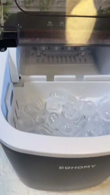 Con esta mini máquina tengo hielo siempre listo para mis bebidas sin estar comprando bolsas ni salir corriendo a la tienda. Súper práctica, ahorra tiempo y dinero. Disponible en el carrito naranja 🛒 #TikTokShop”#MaquinaDeHielo #HieloEnCasa #TikTokShop #IdeasPrácticas #KitchenFinds #HogarPráctico #ComprasTikTok #cosasparaelhogar #