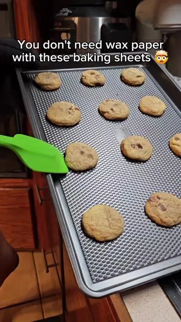 For the price of one meal you can get the last set of baking sheets you'll need! @KITEXPERT  #dealsforyoudays #bakingsheets #cookiesheets #kitchenhacks #baking 