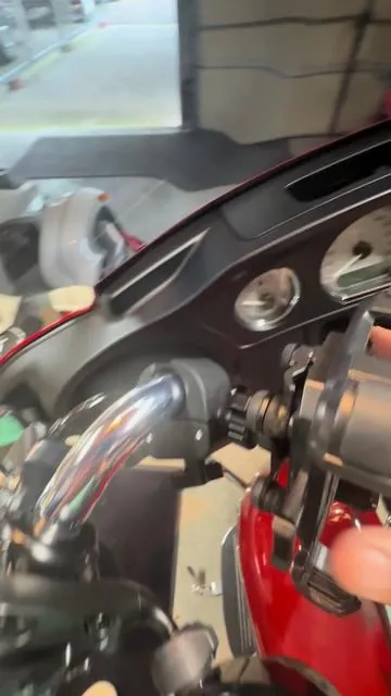 Shock absorption on this phone mount on my Harley #harleydavidson #phone #mount #video #filming #viral #trending 
