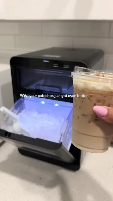 Your sign to get a nugget ice maker!!🤩🍂 #nuggetice #nuggeticemaker #icedcoffee #sonicice #coffeetok #icedcoffeeathome #flashsale #icemaker #dealsforyoudays #coffeelover #nuggeticemachine #fyp #cafecito #foryoupage #parati #momfuel #euhomyicemaker 