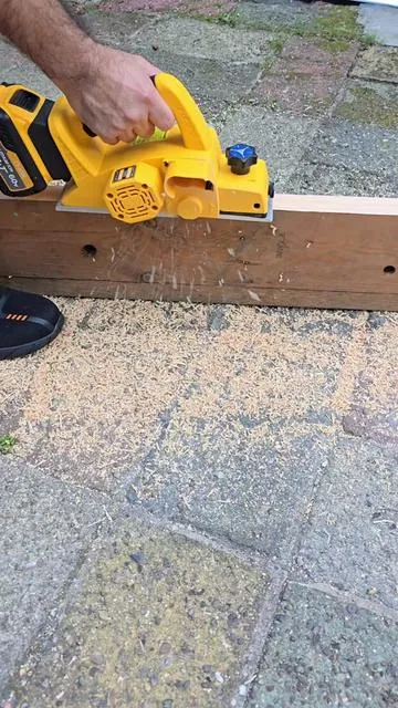 Si trabajas en remodelacion o carpintería este sepillo esta al 💯 #Carpintería #remodelacion #Cordless  #Electric #Hand 