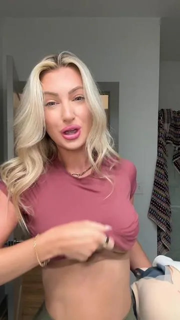 @OEAK-Bras deep v bra is so good I got it in every color  #tiktokshopcreatorpicks #dealsforyoudays #bra #oeak #oeakbra #seamlessunderwear #bras 
