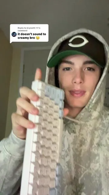 Replying to @krynettt ⌨️ Creamy or Clicky Keyboards? 