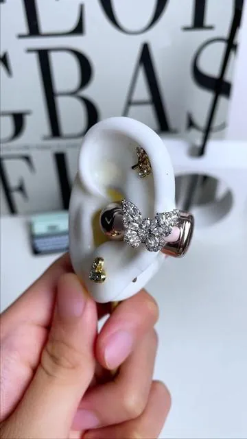 Good earphones don’t have to be expensive. This pair of droopy earphones combines all the advantages, with good looks and multiple functions, and most importantly, they are still on sale!#earbudswireless #ClipOnEarbuds #BudgetTech #headphones #affordablefinds #WirelessEarbuds #trending #bestlifefinds_#auricular!!! #Kahlatalk #Kahlatech #kahlaDeals #TikTokShopDealsforyoudays. #DealsForYouDays #DealsForYou #TreasureFinds #2024BackToSchool #spotlightfinds #spotlightfashion #fallstraw#fallstraw#TechObsessed #RushReady #FallDealsForYou#fyp#goodstuff#goodthi #halloween#halloween2024#blackfrida #blackfriday2024#tiktokshopblackfriday #tiktokshopvalentinesday2025 #couplegifts2025 #tiktokshopspringsale2025