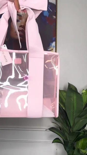 This tote bag is a must have for the upcoming school year😍😍💕 #cleartotebag #clearbackpack #backtoschool 