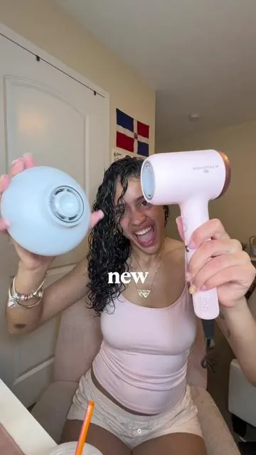 Say bye bye to neck pain using @wavytalkofficial Turblow Pro Fast Hair Dryer! The fact that I can dry my hair now in less than 20 mins is crazy! It’s 69% off til July 19th so def grab it while it’s on sale! What do ya think?  #diffusingcurls #3bhair #lowporosityhair #blowdryer #diffusingtutorial #wavytalk  How to diffuse curly hair