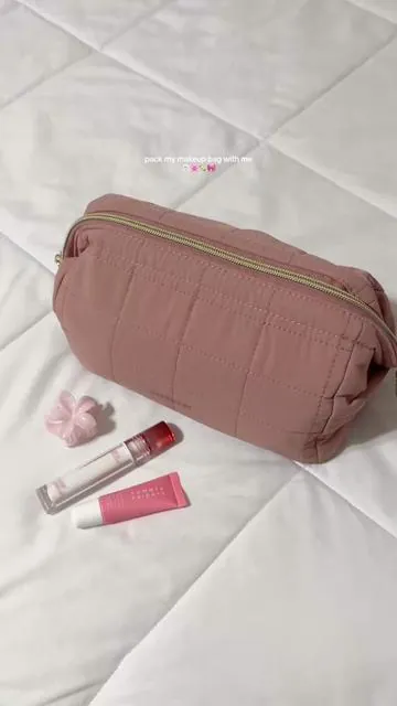 my go-to makeup bag 👛✨ compact but spacious at the same time! 🧖🏻‍♀️ @BAGSMART @BAGSMART Travel #bagsmart #makeupbag #makeup #organizer #case #cosmetic #compact #daily #everyday 