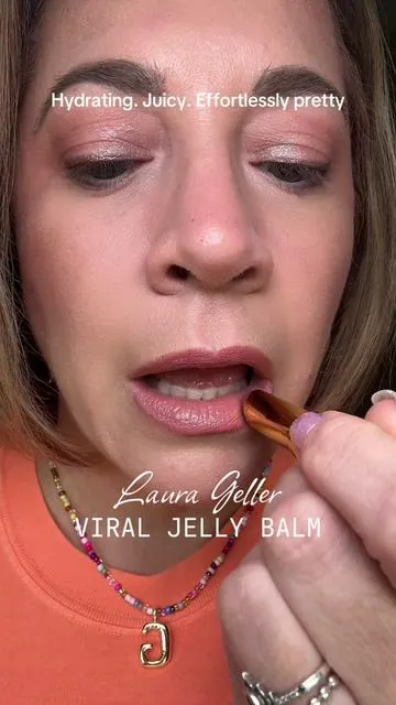 The tinted lip treatment your dry lips actually crave 💋✨ @Laura Geller Beauty #gellergal #lauragellerjellybalm #jellybalm #lips #lipbalm #liptreatment #beauty #makeup #affordablemakeup #ifyouknowyouknow #tiktokshopcreatorpicks #creatoricons #spotlightfinds #ttsbeautybesties #beautyinfullbloom #creatorboostcamp #ttslevelup #dealsforyoudays #tiktokshopsummerturnup #ttsthunderbolt #superbrandclub #summertransformation #summerwonderland #dealsforeveryyou #lauragellerbeauty #laurageller 