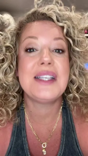 Powder girls this is for you! #fullcoveragemakeup #powder #laurageller #lauragellerbeauty #baked #fullfacemakeup #blushhack #matureskin #makeupreview #makeupover30 