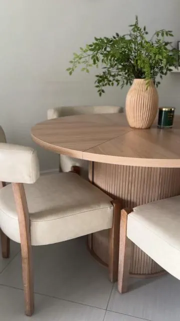 Dining table for small spaces #rounddiningtable #diningtable #smallspaceliving #diningtabledecor  