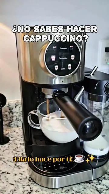 Nuca supe hacer un cappuccino… hasta que esta máquina llegó a mi cocina. Literal, lo hace todo sola. Yo solo pongo la taza y ella se encarga del resto ☕💭 #capuchinos #capuccino #latte #latteart #expresso #cafetera  #coffeelovers  #espressomachine  #cappuccinotime #kitchenfinds  #parati  #baristavibes  #tiktokmademebuyit  #coffeeathome  #caféencasa  #automaticcoffeemachine  #tiktokfinds #cowsar  #tiktokshop 
