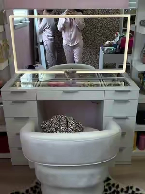 should I switch out the handles for black or crystals?✨🤍🎀 @Yitahomefurniture #yitahome #yitahomevanity #vanity #vanitymakeup #vanitysetup #reynaxluna #spotlightfinds #ShopLocallyMade  #TechTok #DealsForYouDays #funinthesun #LoveMyHome  #TikTokShopNewArrivals  #TikTokShopJumpstartSale #TikTokShopRestock  #unleashyourgame #TikTokShopWomenOwned  #TikTokShopMemorialDay #TikTokShopMothersDay #CreatorBoostCamp #TikTokShopRestock #GiftGuide #aprilmademebuyit #ShopWomenOwned #TTfest #TTSLevelUp #aprilmademebuyit #IfYouKnowYouKnow #TikTokShopMothersDay #TikTokShopCreatorPicks #TikTokShopMemorialDay #TikTokShopSummerTurnUp #Dealsforyoudays  #DealsForEveryYou #okcinfluencer #okccontentcreator  #QVCTikTokSuperBrandDay #OnlyTheOrdinary #TheOrdinarySuperBrandDay 