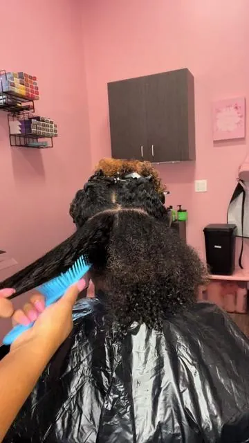 This brush has changed the game ✨💙💕 @FHI HEAT  #fhiheatunbrush #fhiheat #unbrush #unbrushflex #fyp #detanglingbrush #detangle #curlyhair #curlyhairroutine #fyp #definedcurls #tiktokshopsummerturnup #summerhairreset #mommusthaves 
