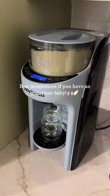 Bottle ready in seconds! I wasn’t sure I needed one because it wasn’t that big of a deal to mix myself but this is a game changer! So nice to be able to feed in the night and not have to stumble around making a bottle 🙏🏼 #babybrezza #momhacks #babymusthaves #babylist #babyregistry #newbaby #newmom #momtok #fyp 