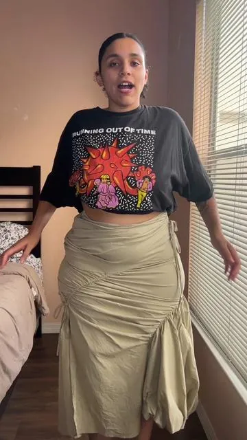 this skirt is such a statement but i actually really love how different it is!   #ootdfashion #skirts #skirtoutfits #tiktokshopfashion #tallgirlfashion #statementpiece 