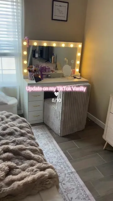 It’s honestly huge! Love all the storage and the outlets ❤️ #vanitymirror #makeupvanity #vanitymakeup #vanitysetup #tiktokshopvanity 