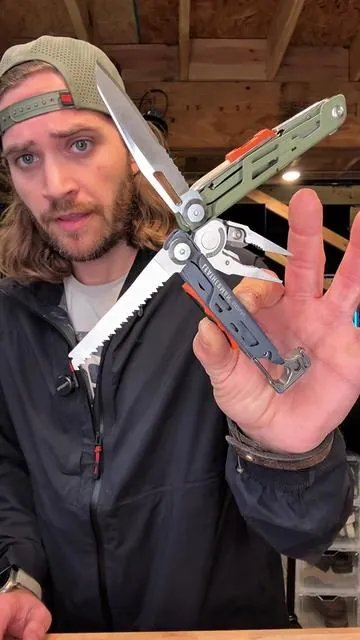 The Leatherman signal is the ultimate multi-tool #multitool #leatherman 