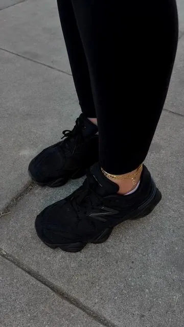 #newbalance #newbalance9060 #sneakerhead #tripleblack9060 #blackaesthetic #contentcreator 