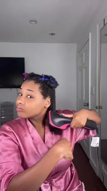 Im in love w the resultss😍 YT: Gigi the Siren #silkpress #4chair #4c #type4 #blowdryer 