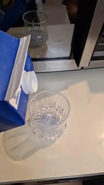 Check out this beautiful cup that lights up when fluid is poured in. #drink #food #foodtiktok #cook #tiktokshop 