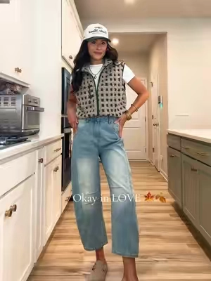 The seconnnnnnd its below 60 degrees im putting this on🙈 ITS SO CUTE. And a look for less!!!!  #falloutfits #fall #outfitinspo #vest #outfit #falloutfitinspo #falloutfit #comfy #cozy #lookforless 