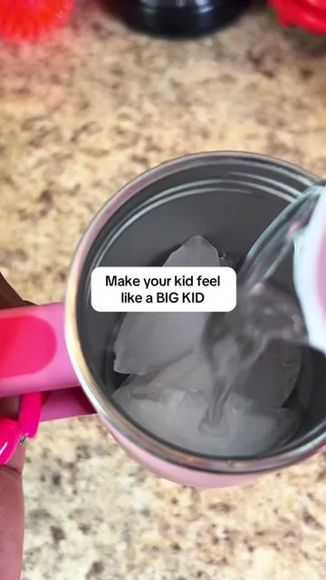 Kids having their own tumbler that doesn’t leak everywhere is a parent’s prayer answered! 🙏🏾 #kidstumbler #kidstoys #kidslunch 