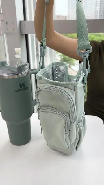 The coolest water bottle bag!!!#waterbottlebag #waterbottle #musthaves #purse #fashion #viral #crossbodybag 