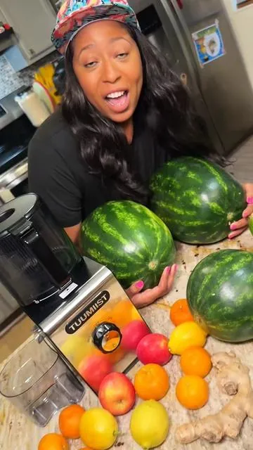 I put the watermelon AND THE RIND in it. And when I was done, tossed it in the dishwasher. grab one while they're on sale!! #juicer #juicing #juicingrecipes #watermelonjuice ##juicerecipe 