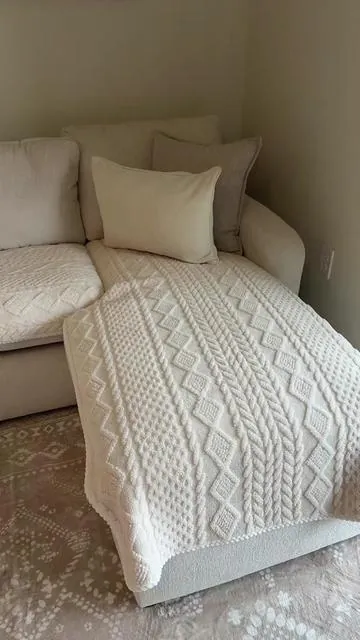 The cutest couch cover that I have ever found! They are super nice quality and a great price!! #CouchCover #SofaCover #AffordableHomeDecor #HomeDecorFinds #BudgetFriendlyBy 