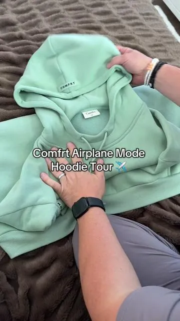 A detailed tour of the brand new Comfrt airplane mode hoodie. ✈️ This is perfect for any traveling you may have coming up or if you like napping in the day 😂 