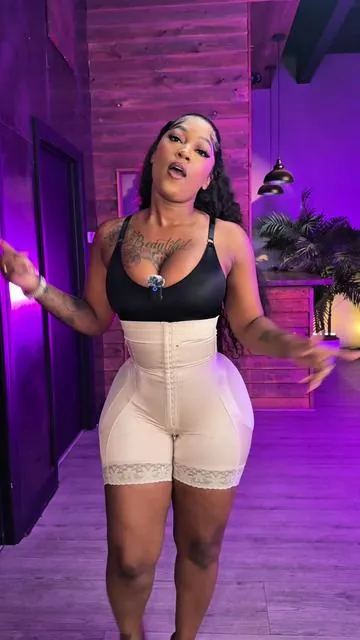 Real results need the real deal — and @Iambig_lex doesn’t play about her snatch. 👑 She’s in our Stage 3 Strapless Faja (Beige, Size S) and giving full BBL Doll energy. 💖 ✅ Made exclusively for BBL Dolls ✅ 🇨🇴 100% Colombian craftsmanship ✅ Unmatched comfort & sculpting quality Because not all fajas are built the same — and YOUR curves deserve the one that was made for them. 💅🏽 stay snatched all the way through Stage 3. 💼✨.             #SnatchedBody #BBLFaja #MadeForBBLDolls #ColombianFajas #Stage3Faja #BigLexSnatched #BBLResults #FajaCheck #BBLGlowUp #PostOpRecovery #SnatchedAndProud #SnatchedInStyle #TikTokBBL #waistonsnatched
